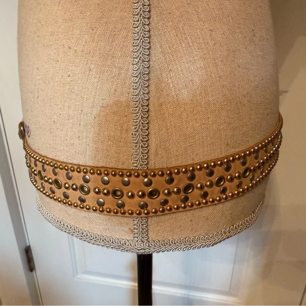 SAND CASTLE USA BELT TAN LEATHER GOLD SILVER STUDS BUCKLE No size Fits M